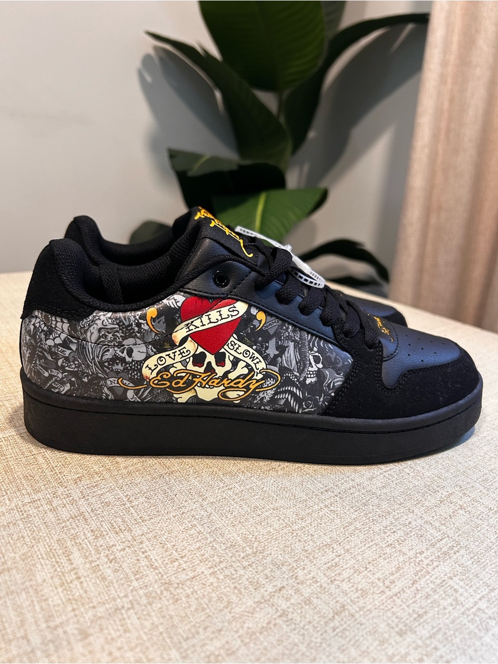 Ed Hardy Men's Low Top Lace-Up Sneakers Black Skull Graphic Size 7.5 NWT